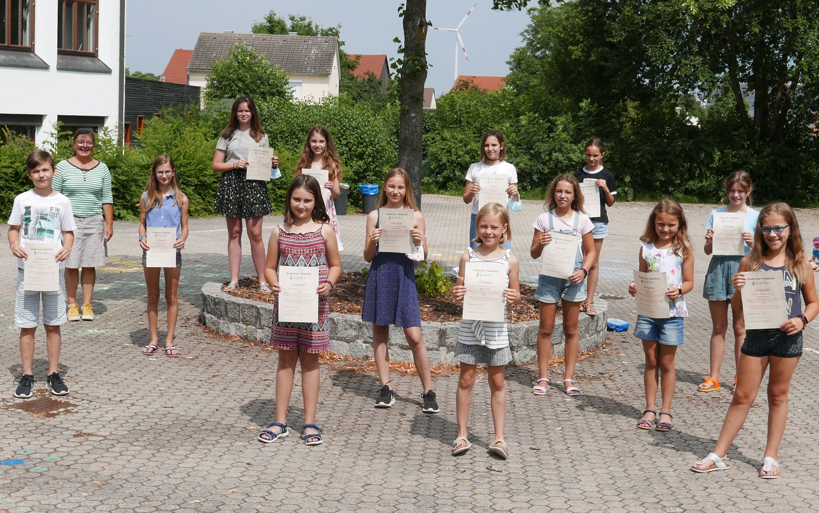 Ehrungen beim Kinderchor 2021 - 1210 kB)