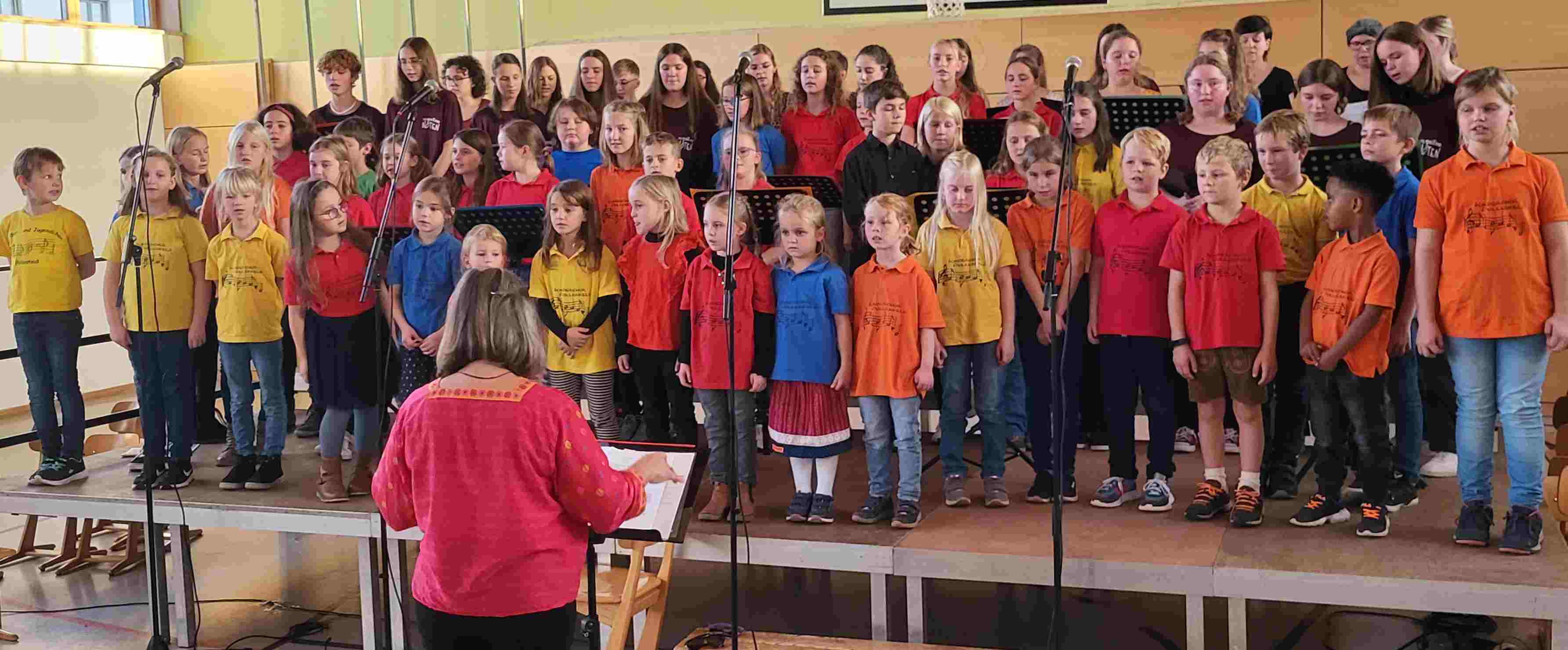 Alle Aktiven beim Jubilumskonzert (149 kB)