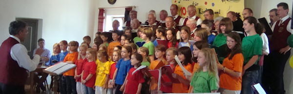 Kinderchor und Mnnerchor - 29.05.2011 (52 kB)